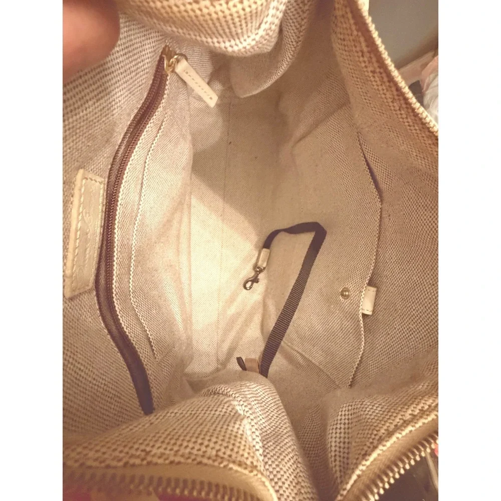 Dooney & Bourke‎ Vintage Cream Pebbled Leather Hobo Shoulder Bag Gold Hardware